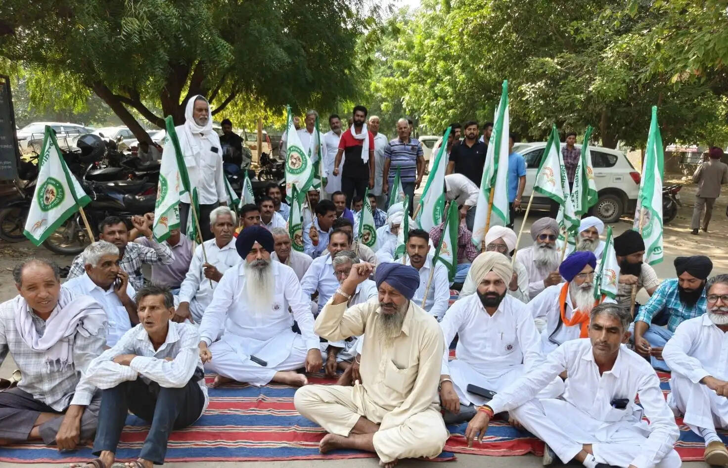 &nbsp;&nbsp;भारतीय किसान एकता (बीकेई) ने ओलावृष्टि और फसल खराबे के मुआवजे को लेकर मुख्यमंत्री के नाम सौंपा मांग पत्र चेतावनी, जल्द संज्ञान नहीं लिया तो आंदोलन को मजबूर होंगे किसान