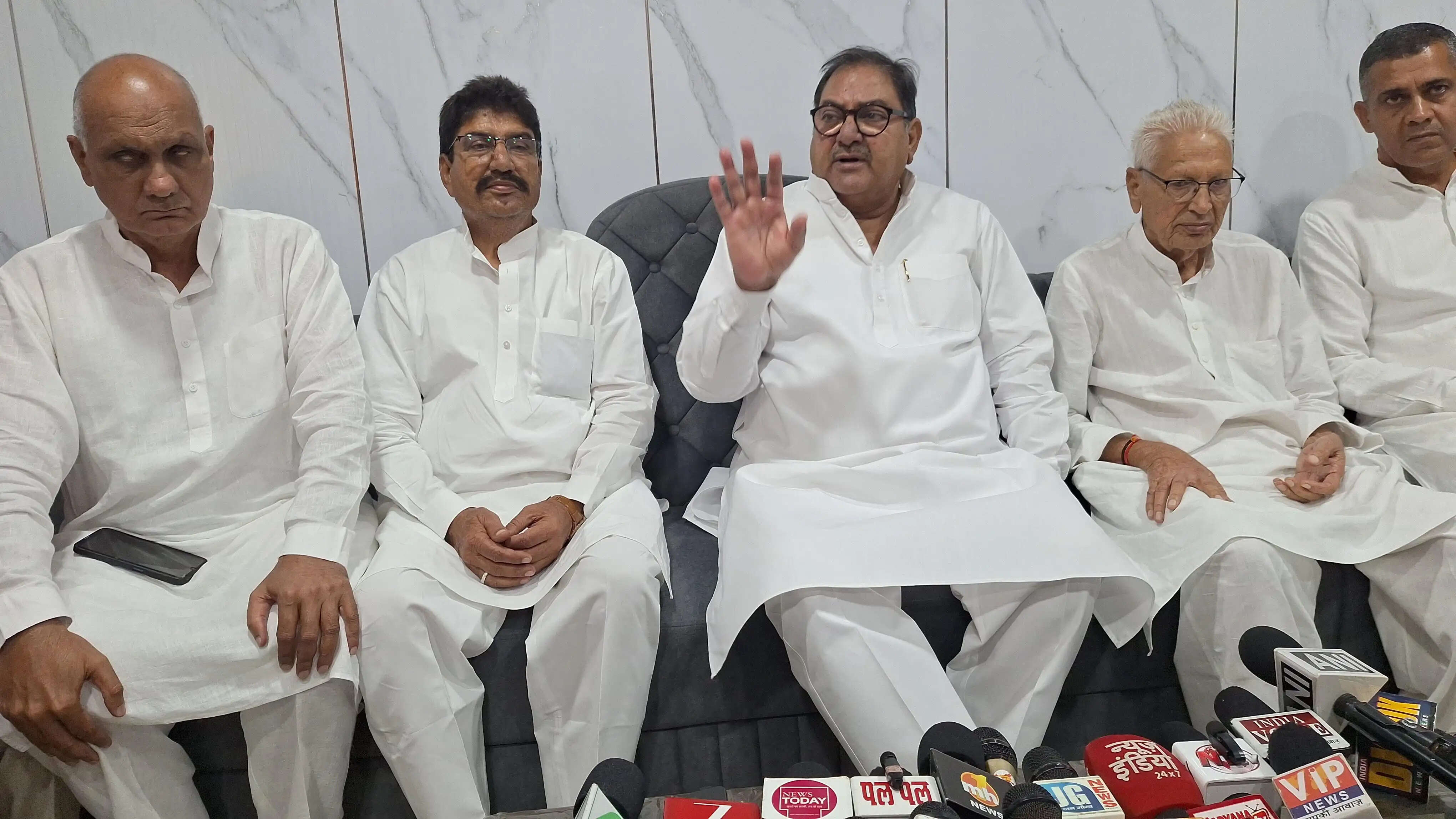 &nbsp;जाट समाज के 154 मेधावी विद्यार्थियों को अभय सिंह चौटाला ने किया सम्मानित