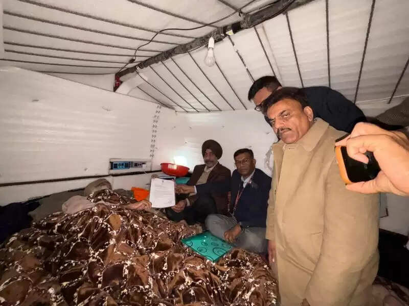 &nbsp; &nbsp;खनौरी बॉर्डर पर डल्लेवाल ने 54 दिनों बाद लिया उपचार, जारी रहेगा अनशन