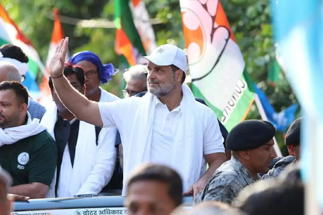अररिया में राहुल और तेजस्वी ने केंद्र व चुनाव आयोग पर साधा निशाना