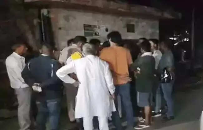 सोनीपत में रोड रोलर से टकराई कार, एक ही परिवार के चार युवकों की मौत