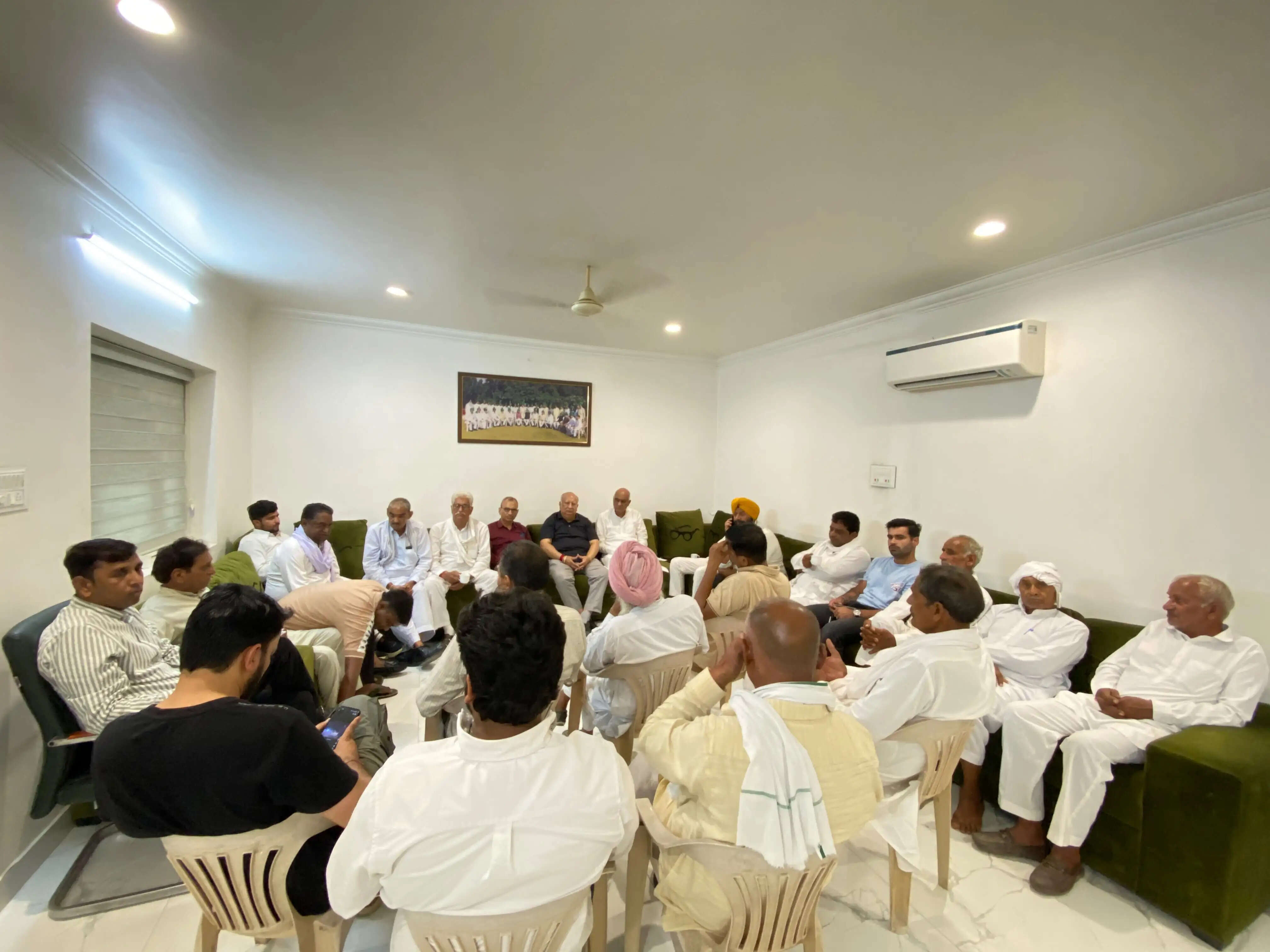इनेलो जिलाध्यक्ष जसवीर जस्सा ने ली हलका सिरसा के कार्यकर्ताओं की बैठक पदाधिकारियों की लगाई ड्यूटियां