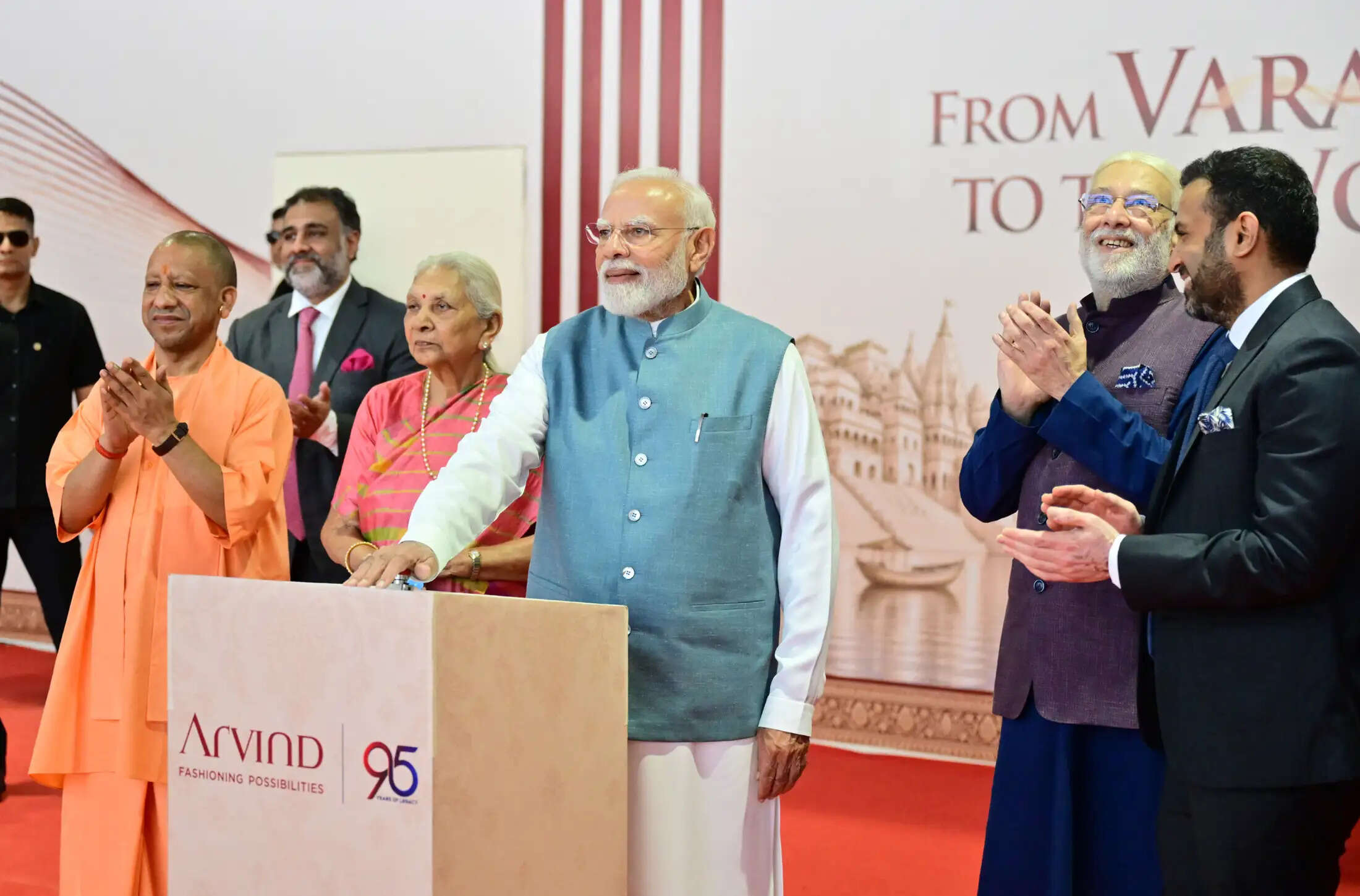 &nbsp;प्रधानमंत्री ने वाराणसी में अरविंद लिमिटेड की गारमेंट मैन्युफैक्चरिंग यूनिट का किया उद्घाटन, एयर शाे भी देखा