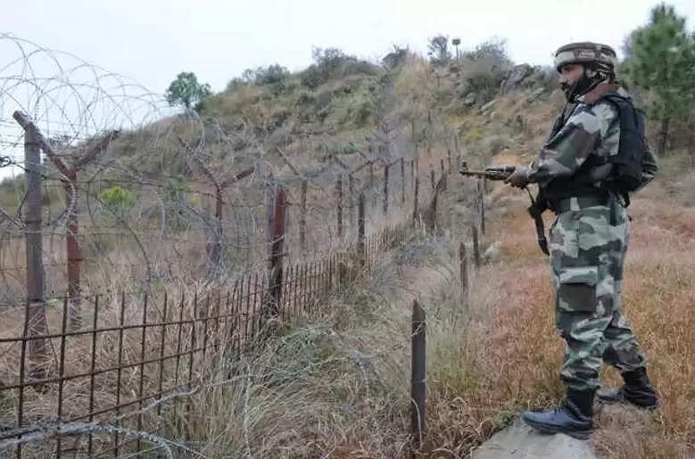 &nbsp;पाकिस्तान ने फिर तोड़ा संघर्ष विराम, कुपवाड़ा, उरी और अखनूर में नियंत्रण रेखा के पार की गोलीबारी