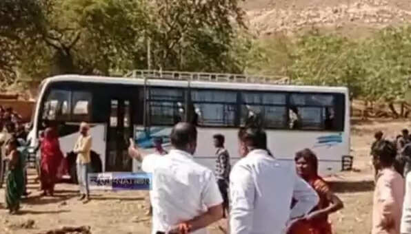  बिहार के नवादा में विद्युत स्पर्शघात से बस पर सवार चार लोगों की मौत