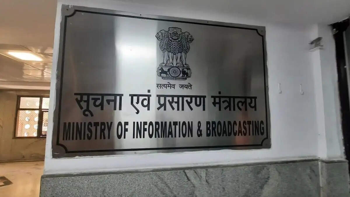 &nbsp;&nbsp;टीवी चैनल आतंकवाद-रोधी अभियानों की लाइव कवरेज से बचें, राष्ट्रविरोधी सामग्री न दिखाएंः सरकार