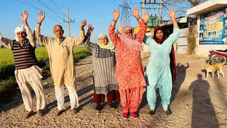 &nbsp;सोनीपत में सड़क निर्माण न होने पर ग्रामीणों ने किया प्रदर्शन