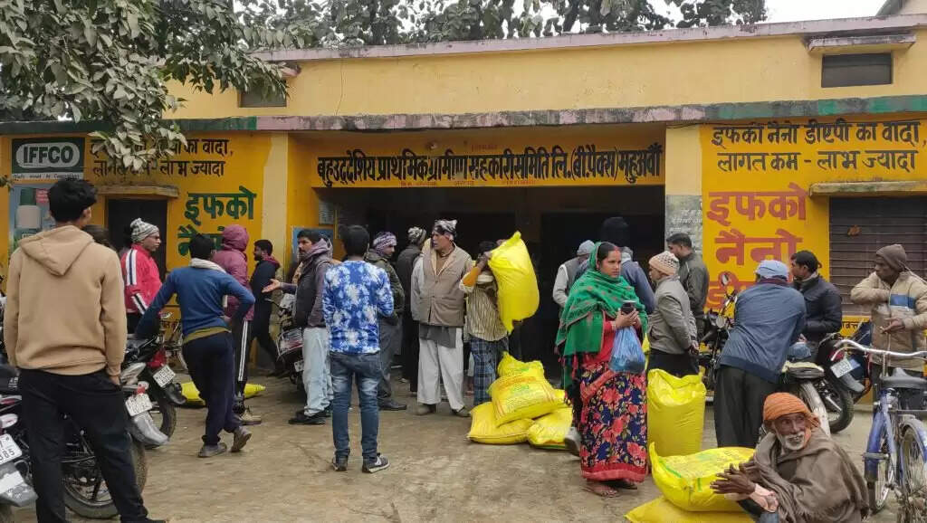 खाद की कालाबाजारी रोकने के लिए केंद्र की बड़ी कार्रवाई, देशभर में अबतक 3.17 लाख छापेमारी, 3,645 लाइसेंस रद्द और 418 एफआईआर