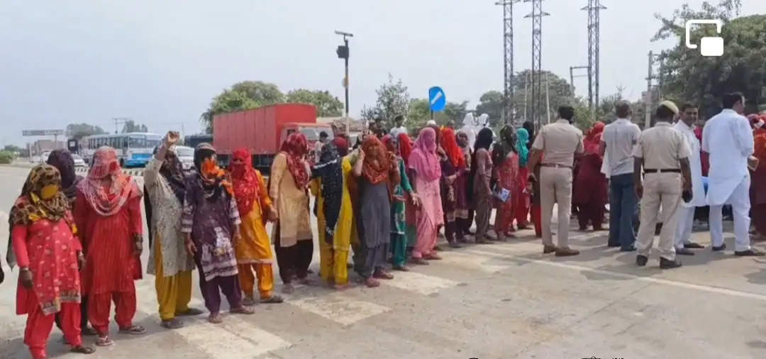 बिजली बिलों से परेशान ग्रामीणों ने हिसार-चंडीगढ़ मार्ग किया जाम