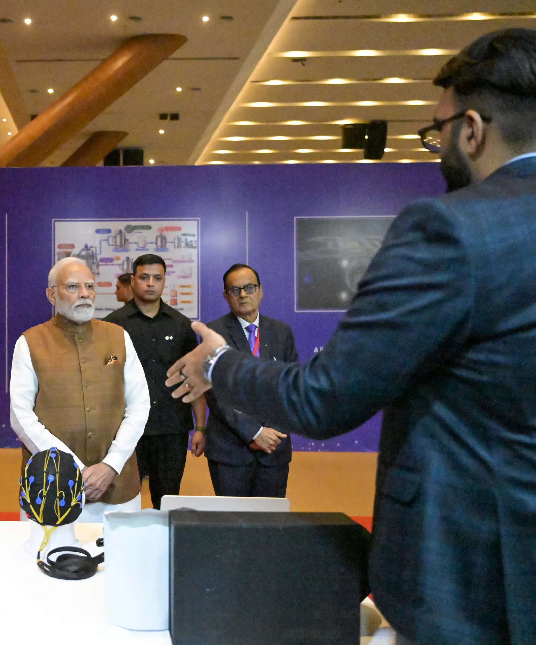 &nbsp;&nbsp;भारत अब नई तकनीक बनाने और दुनिया की समस्याओं का समाधान देने के लक्ष्य से आगे बढ़ रहा है: मोदी