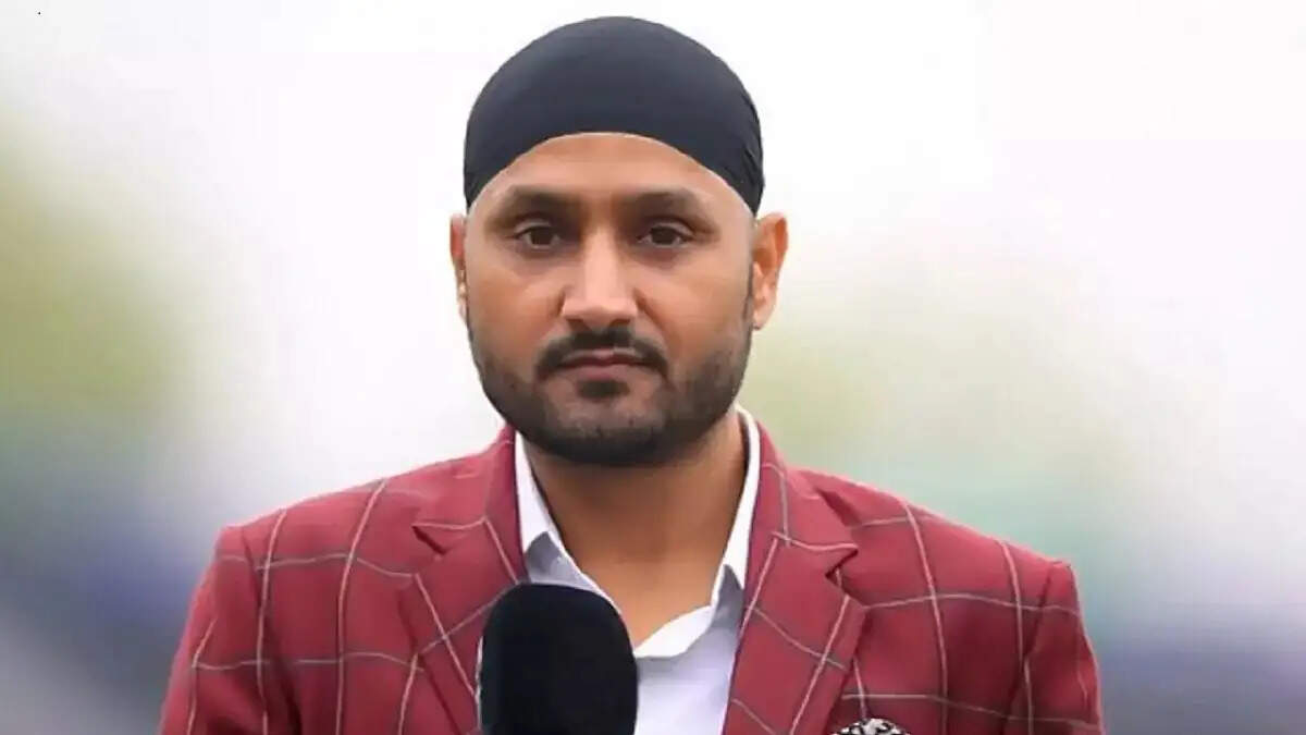 &nbsp;&nbsp;पंजाब सरकार ने सुरक्षा वापस ली, अब हरभजन सिंह भज्जी के साथ रहेंगे सीआरपीएफ के जवान